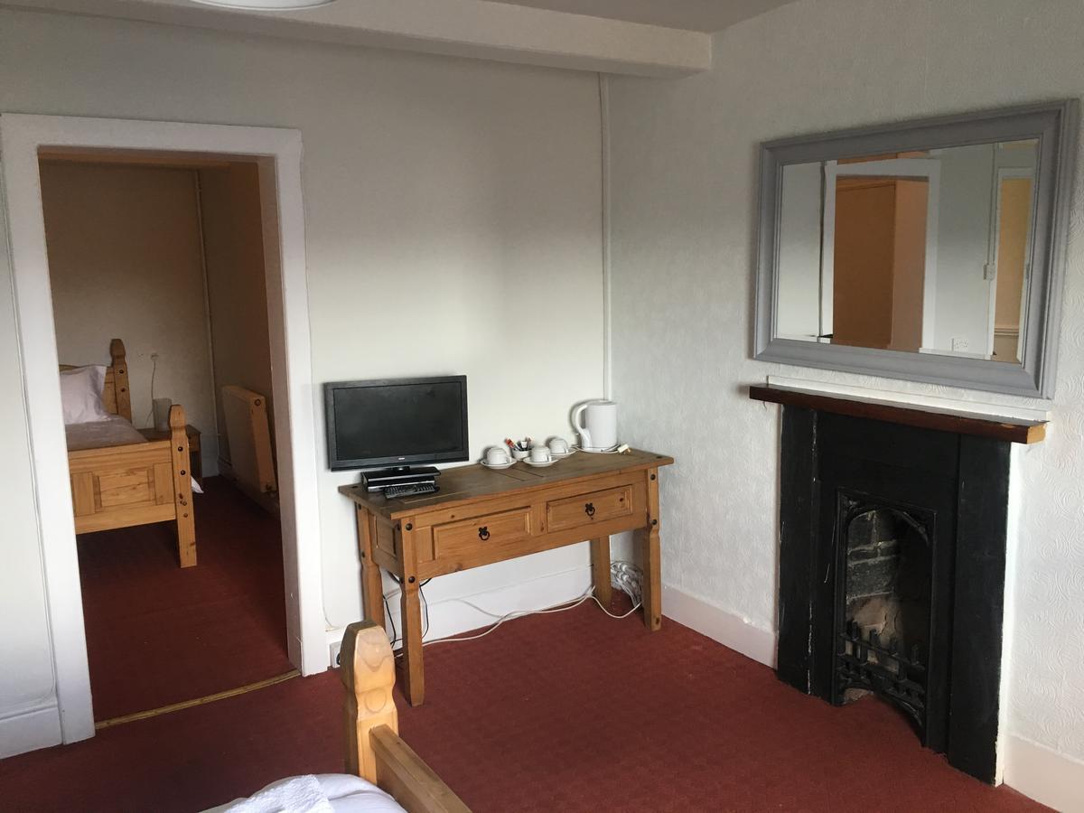 The Cross Keys Hotel Llanymynech Экстерьер фото