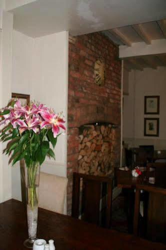 The Cross Keys Hotel Llanymynech Экстерьер фото